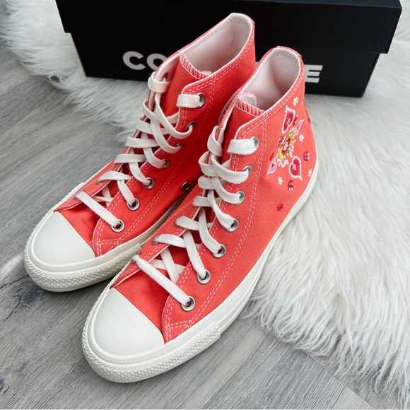 NWT Converse Chuck Taylor All Star Women’s Shoes - Picture 2 of 11